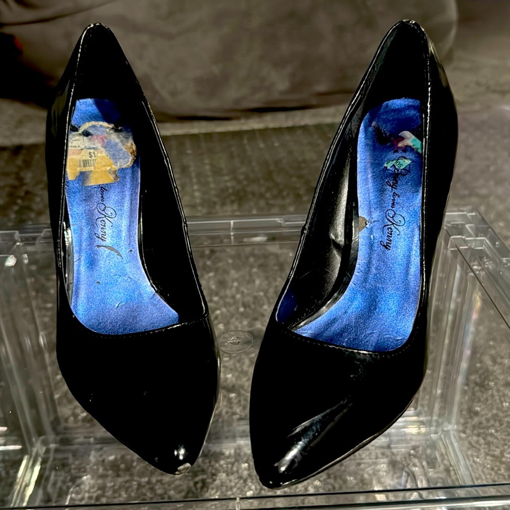 Black heels in fair condition